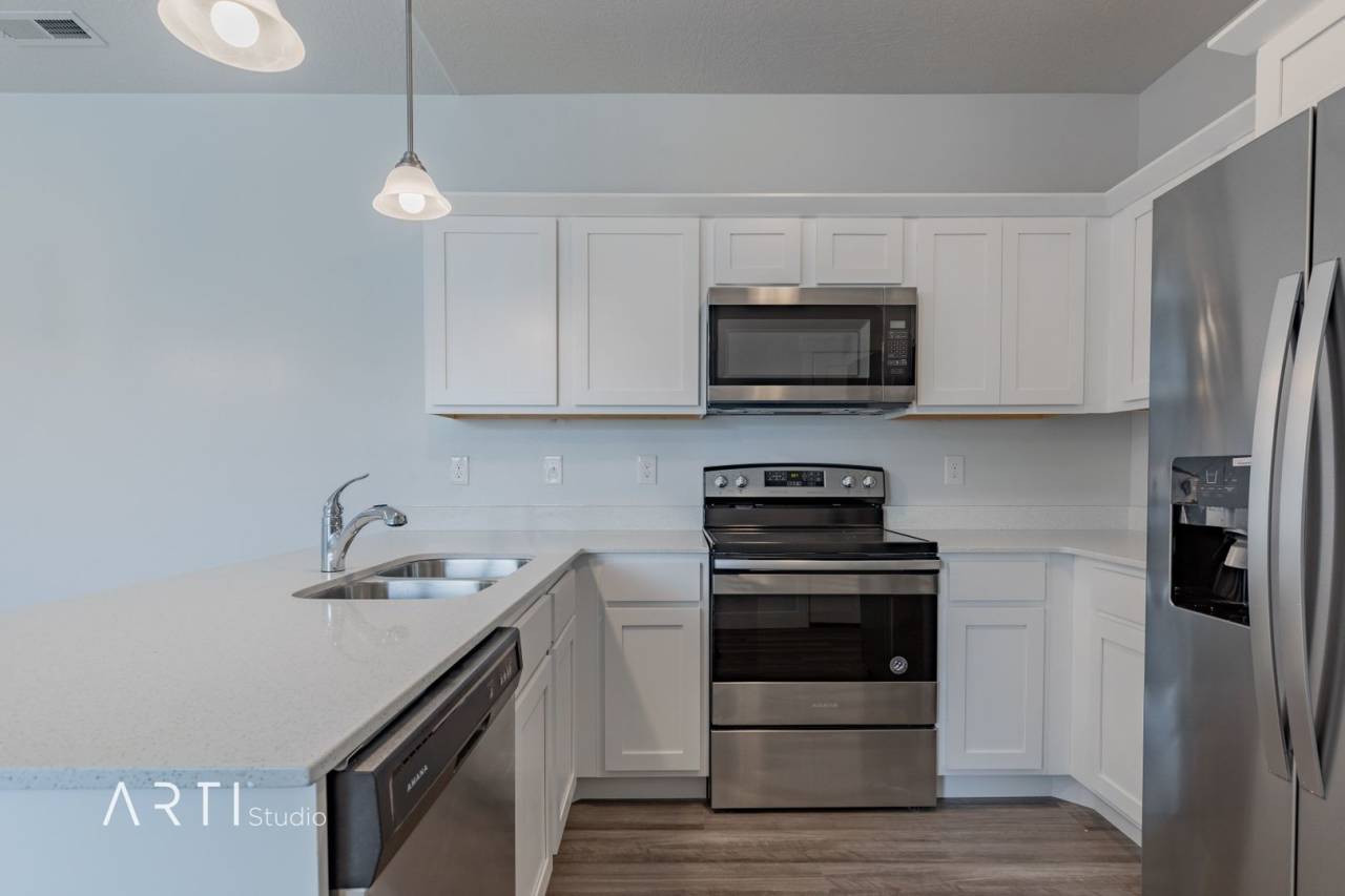 Top-Floor South-Facing Condo in Quail Hill – $1,595/mo | Available Now!