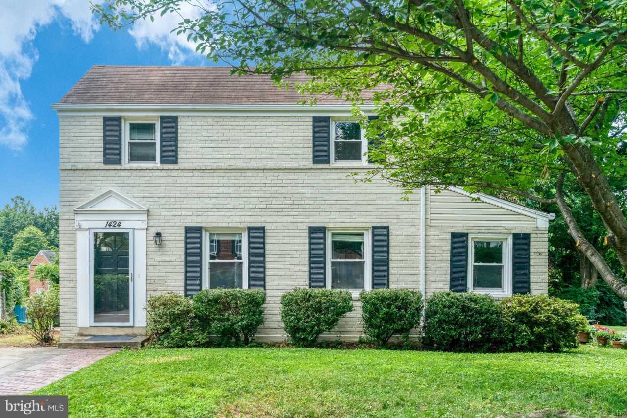 1424 N LONGFELLOW STREET N