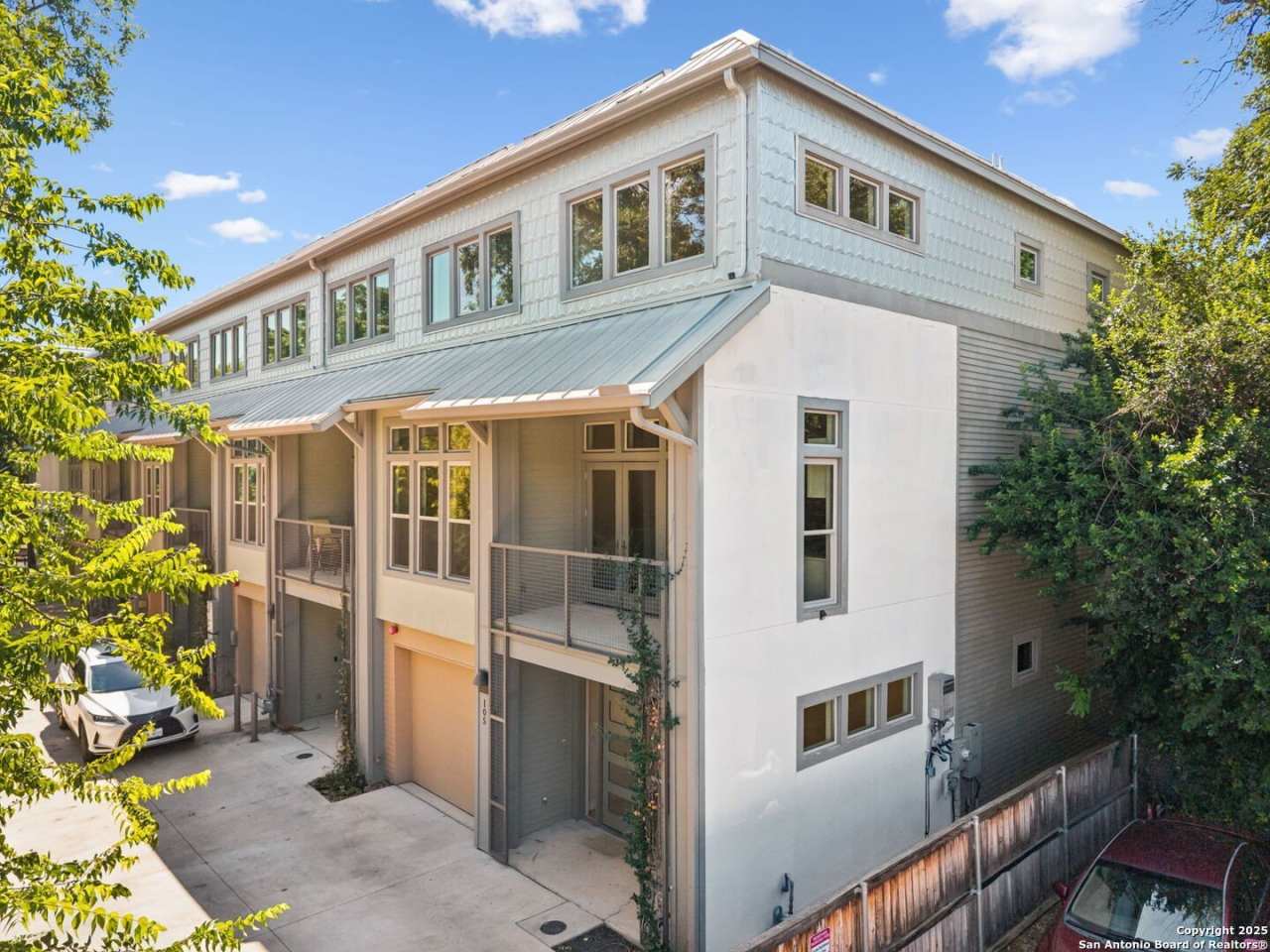 135 Cedar Street unit: 105