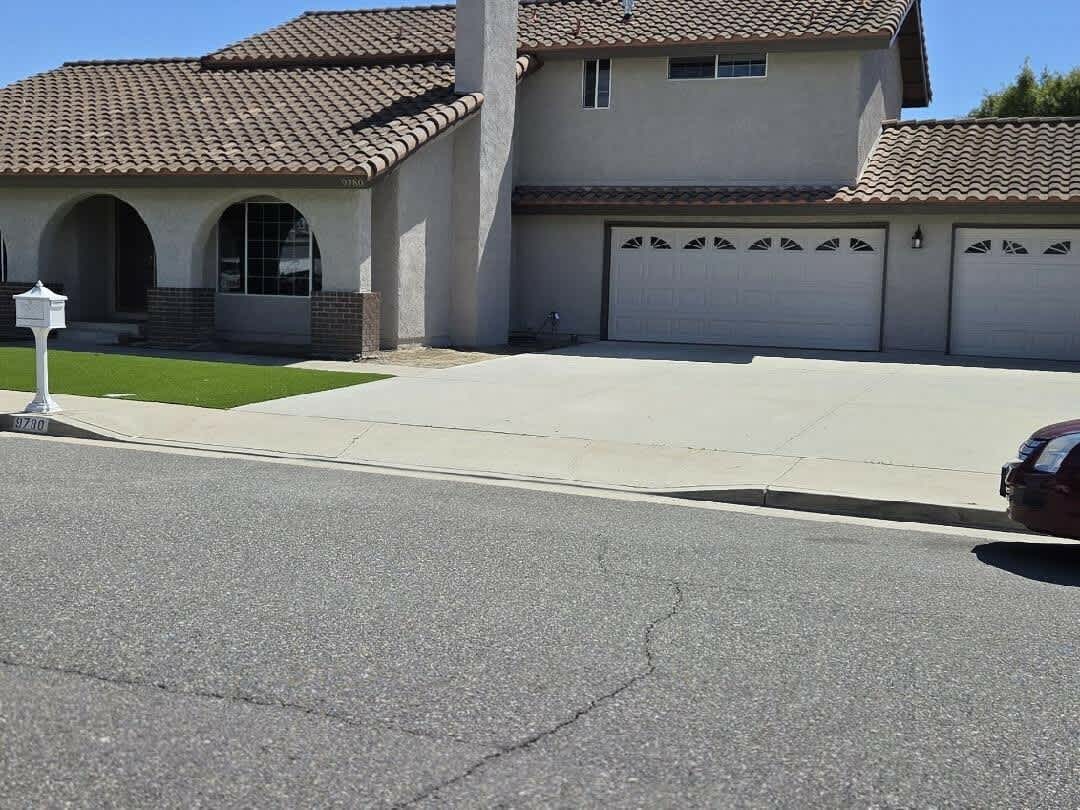 9780 La Tierra Circle