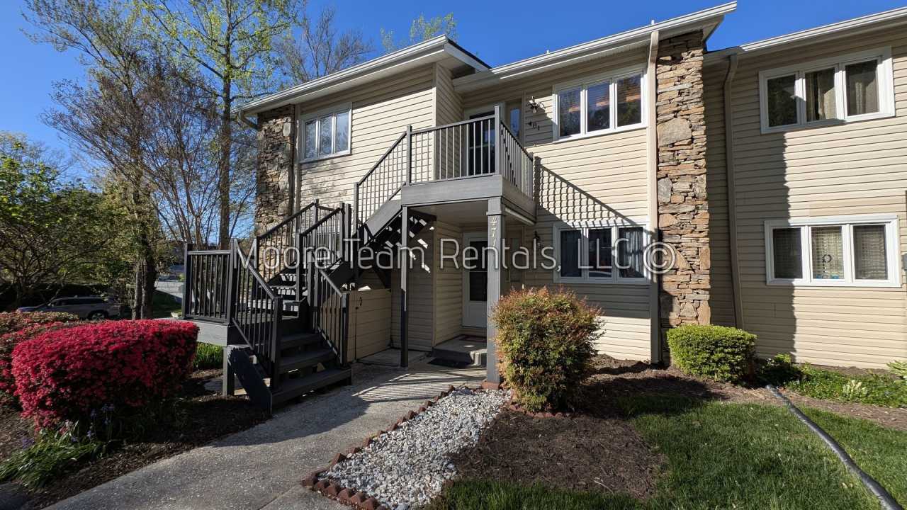 2 Bed / 3 Bath Condo - Pool  Clubhouse