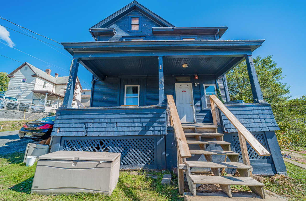 5 Bedroom/ 2 Bathroom House - Downtown Available - 06/04/2026