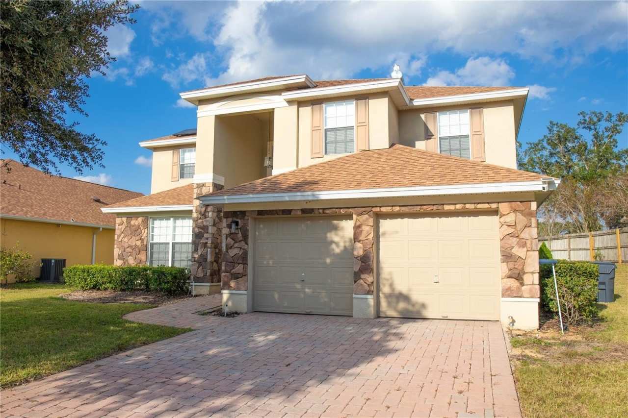 112 CYPRESS POINTE COURT