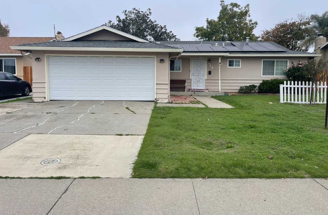 Ideal 4br/2ba single story with chefs kitchen