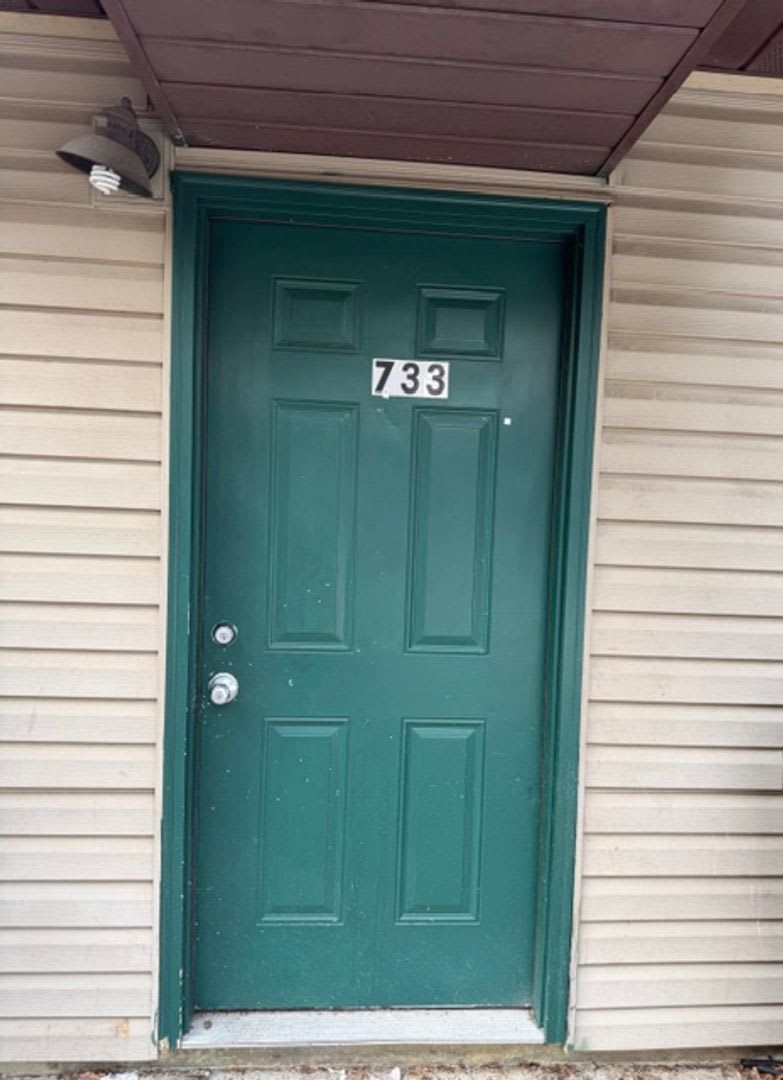 Sevierville 37862 - 2 bedroom, 1 bath apartment - Call Linda Meese (865) 591-6004