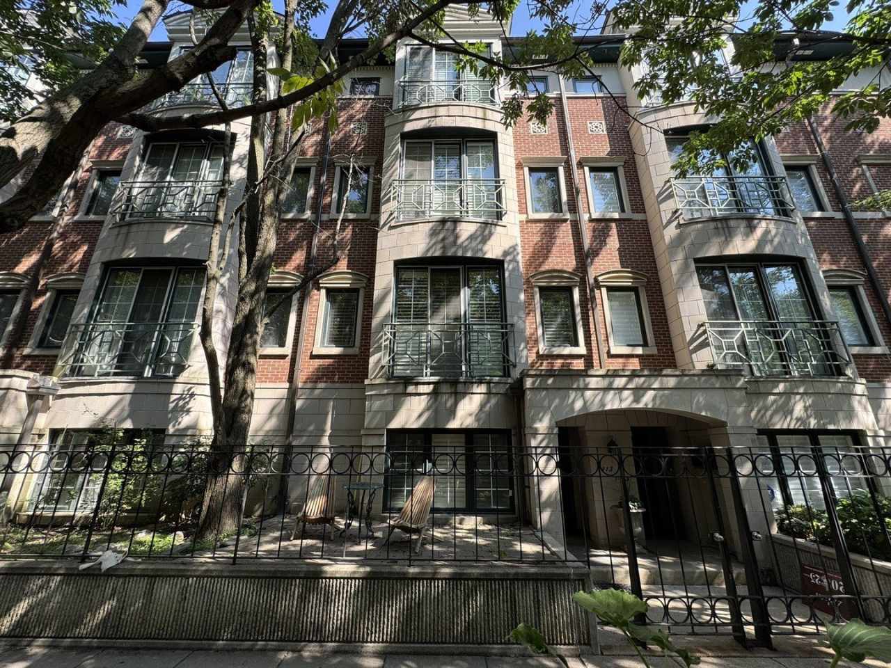 1413 S Prairie Avenue