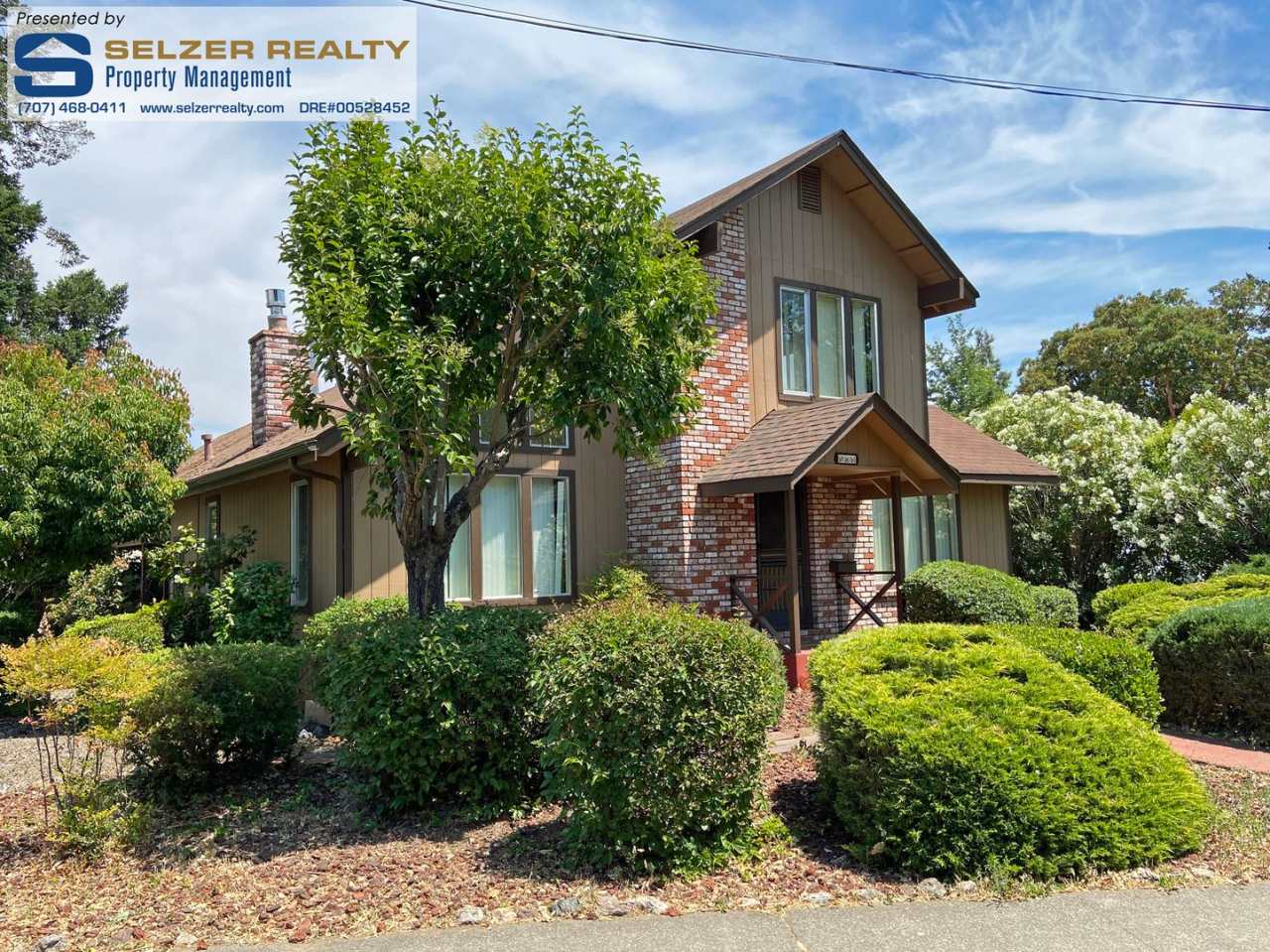 Charming 2-story 2+ bedroom home (bonus loft) landing in a prime westside location!