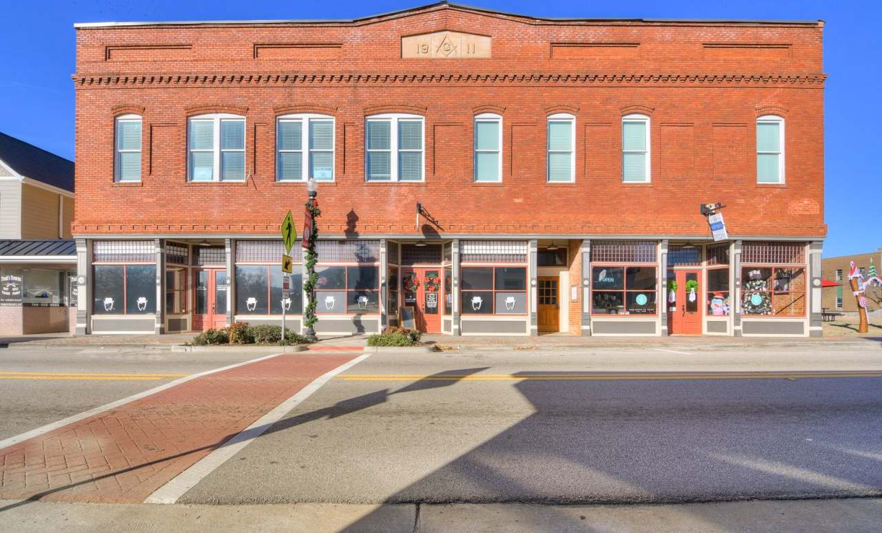 2 Bed 2 Bath Apartment In Middle of Harlem!