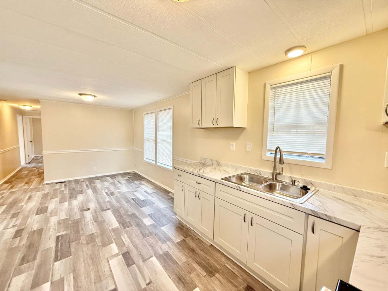 **3bed House - Skip The Apartment Chaos - Minutes from the Dam Neck Base, Naval Station Oceana  Ocean Front**