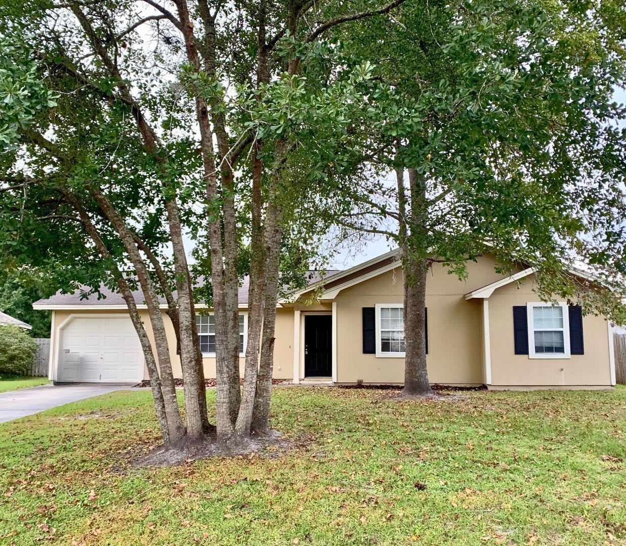 4/2 with fenced in yard!