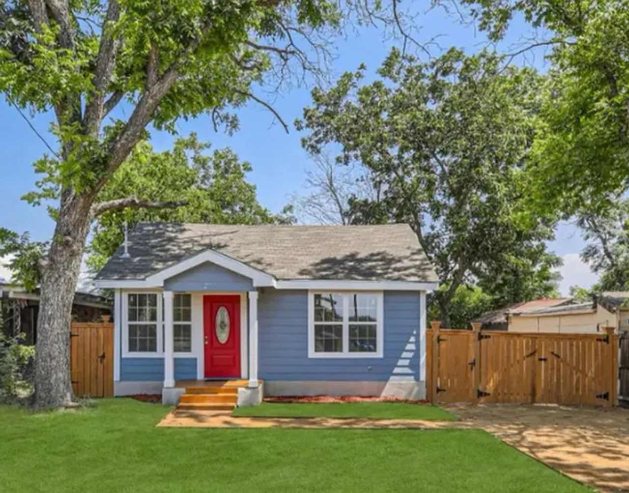 Room in 3 Bedroom Home at Anderson Ave