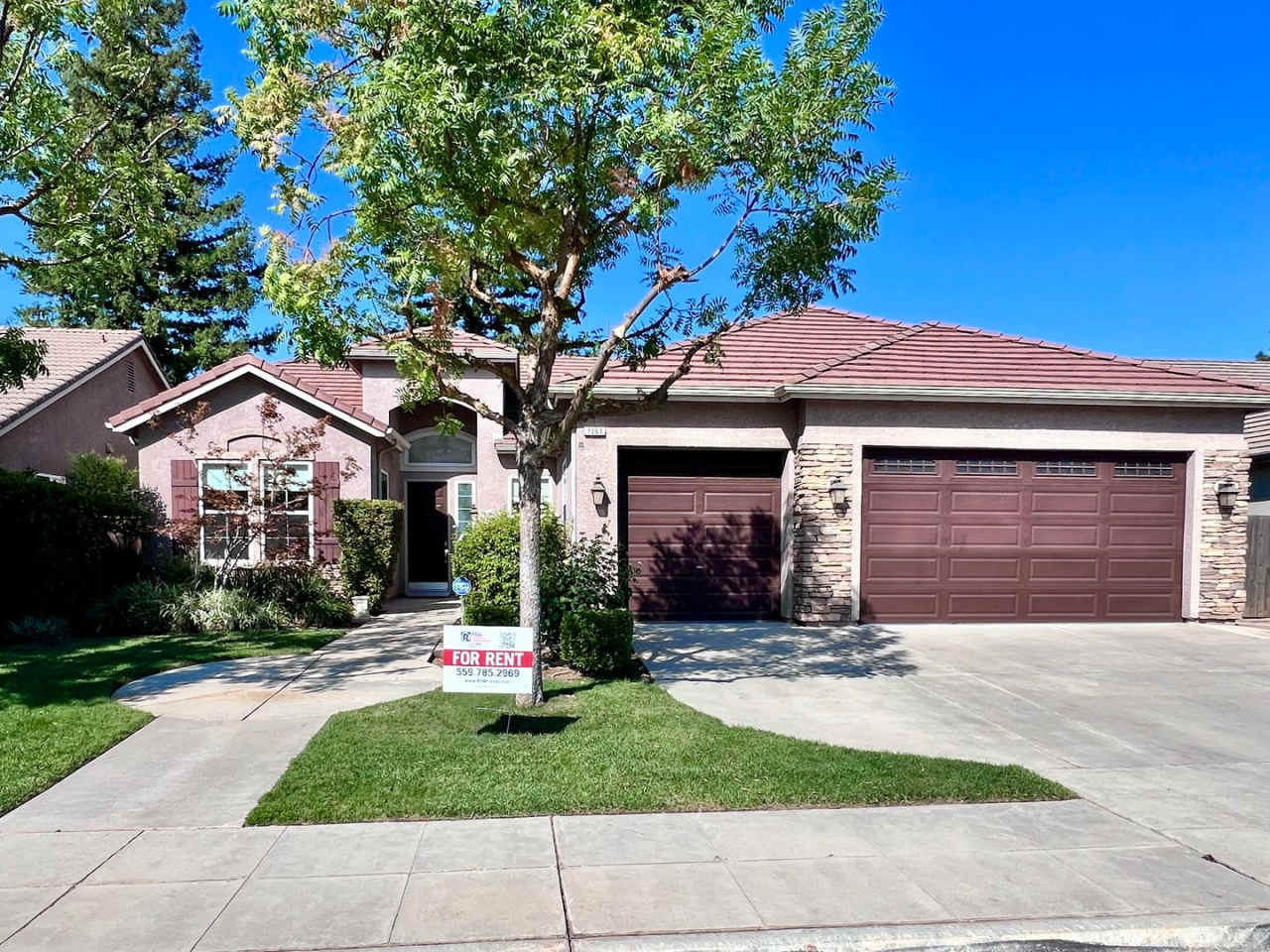 $2,495 Herndon  Spruce, 3 Bedroom House - Ciancetti Ave, Fresno / New Floors  Interior Paint