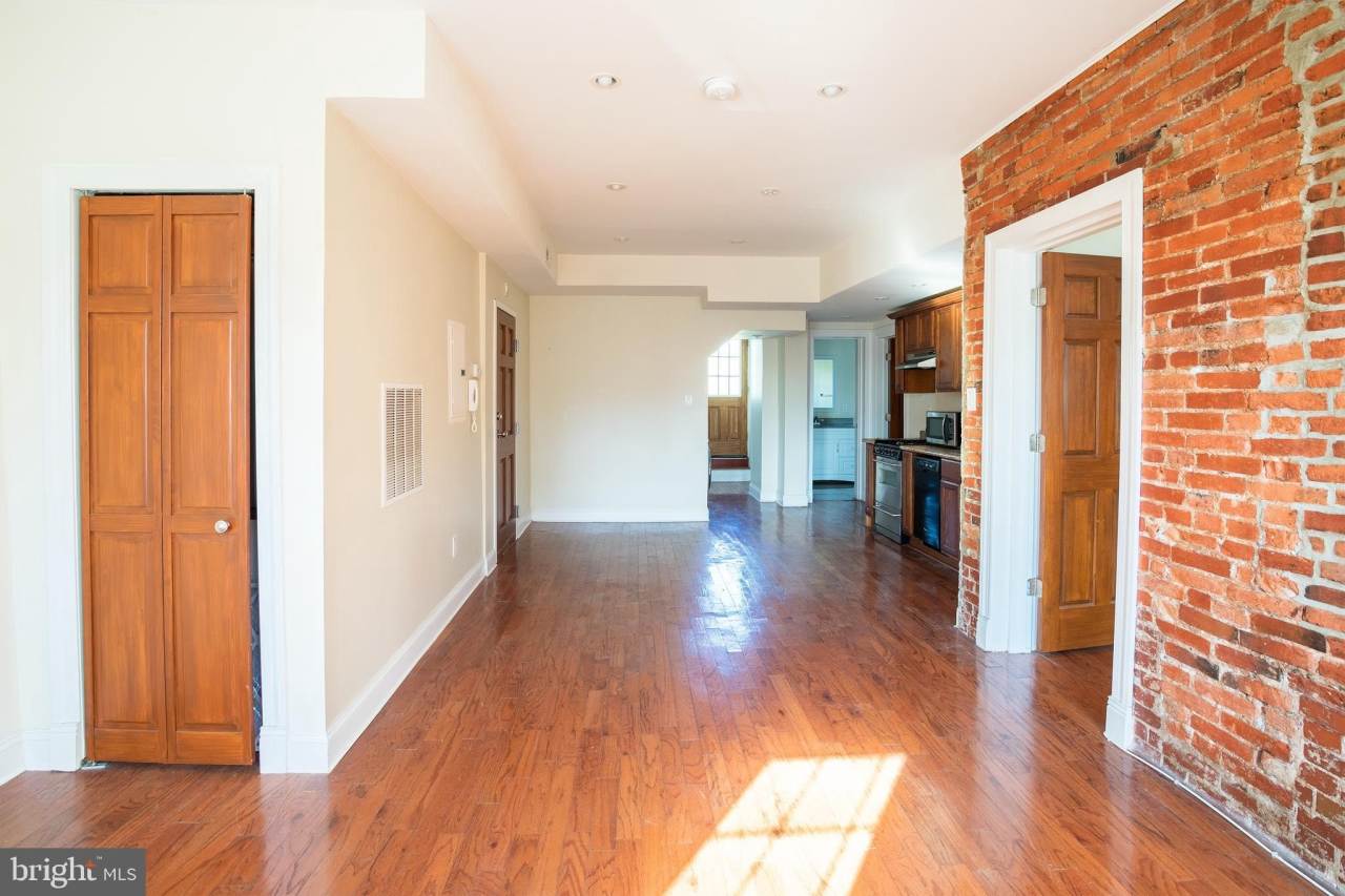 1836 E PASSYUNK AVENUE