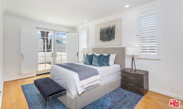 107 North Doheny Drive