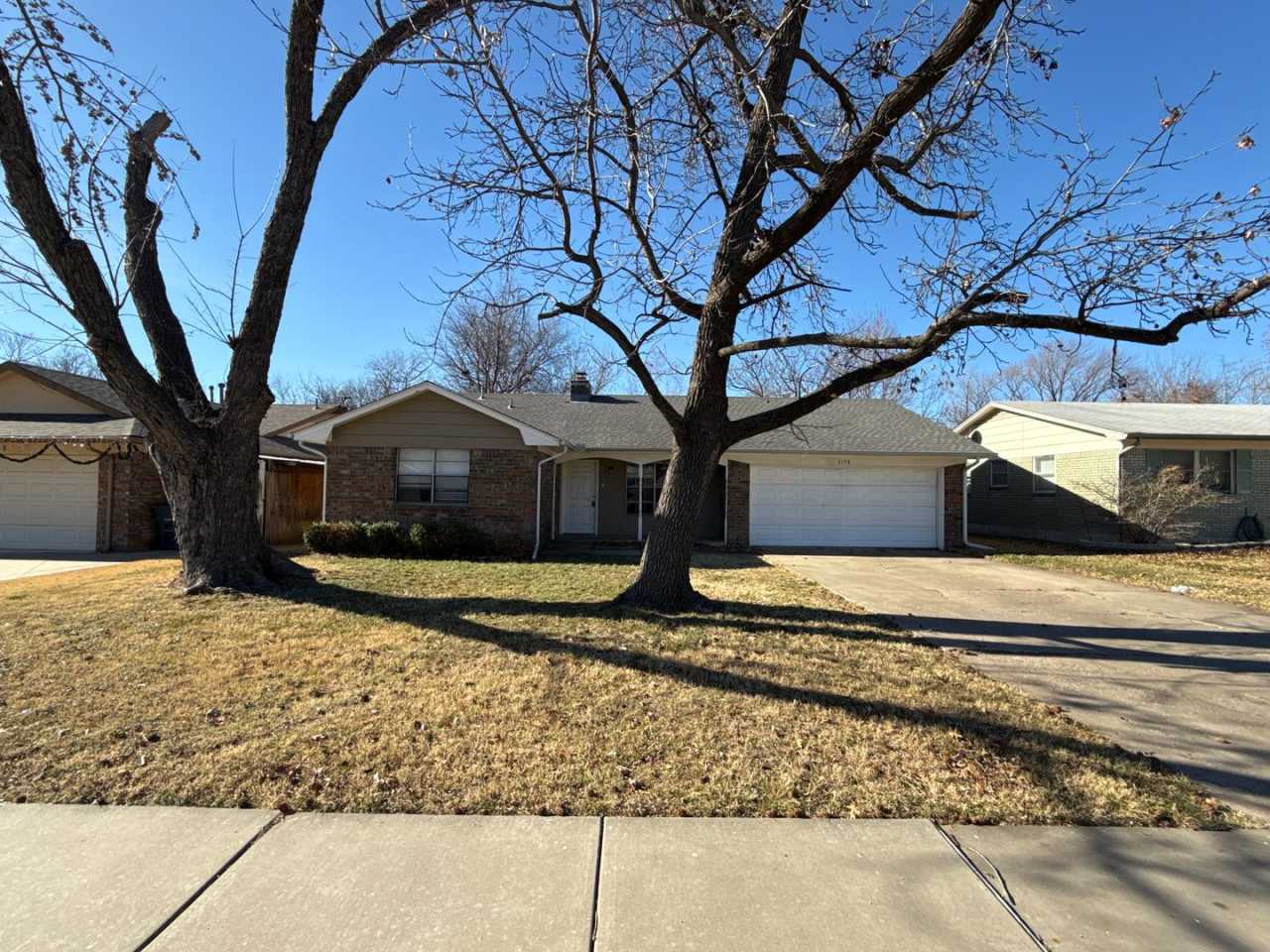 Start the year off in this charming 3 bed, 2 bath Broken Arrow home!