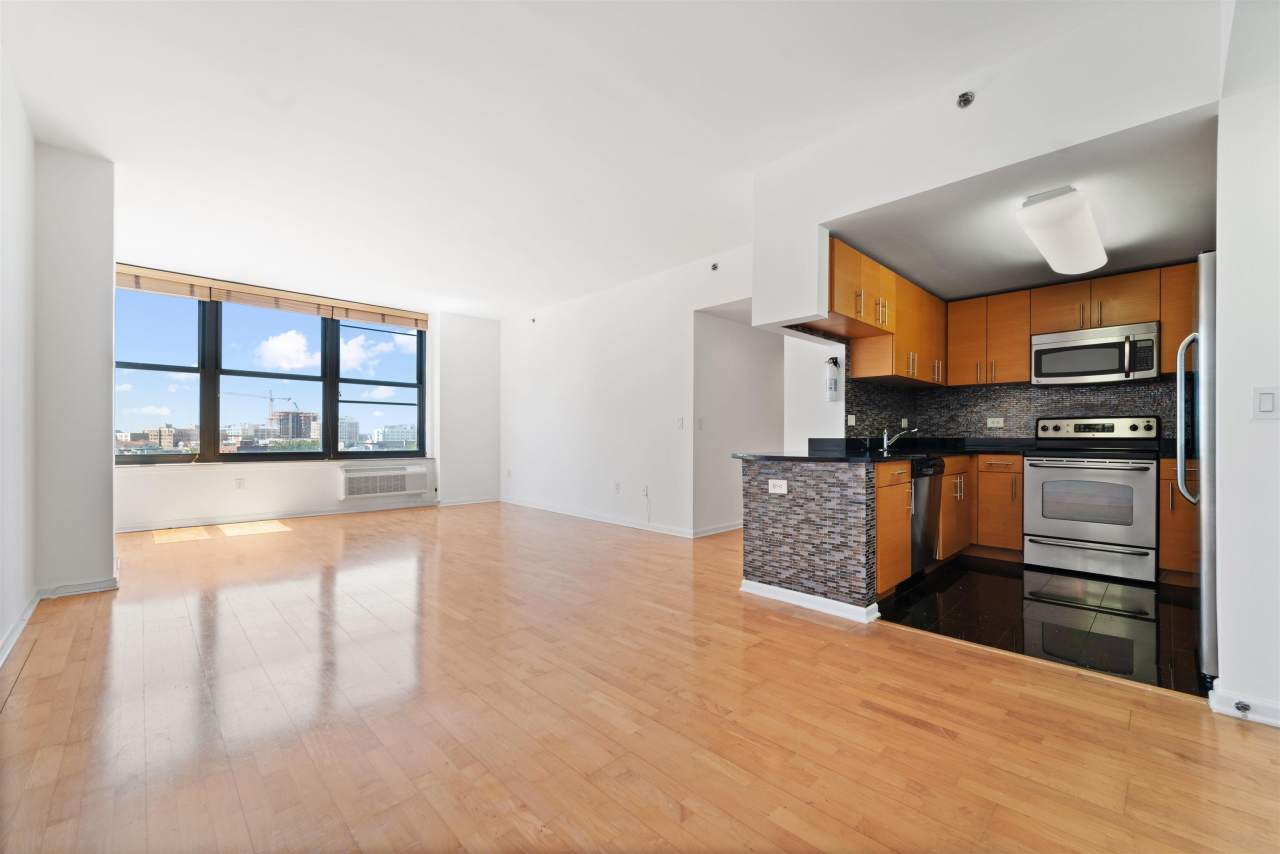 102 CHRISTOPHER COLUMBUS DR