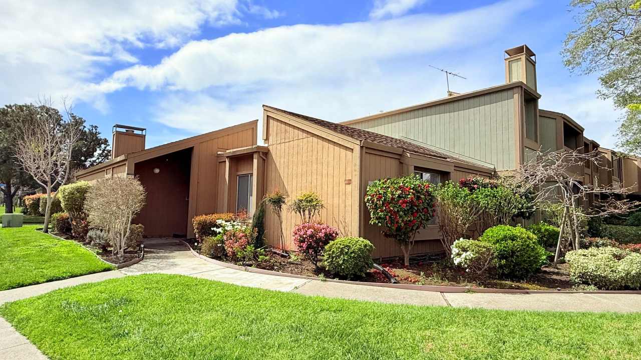 3157 Bali Lane - 30% Rental Fee