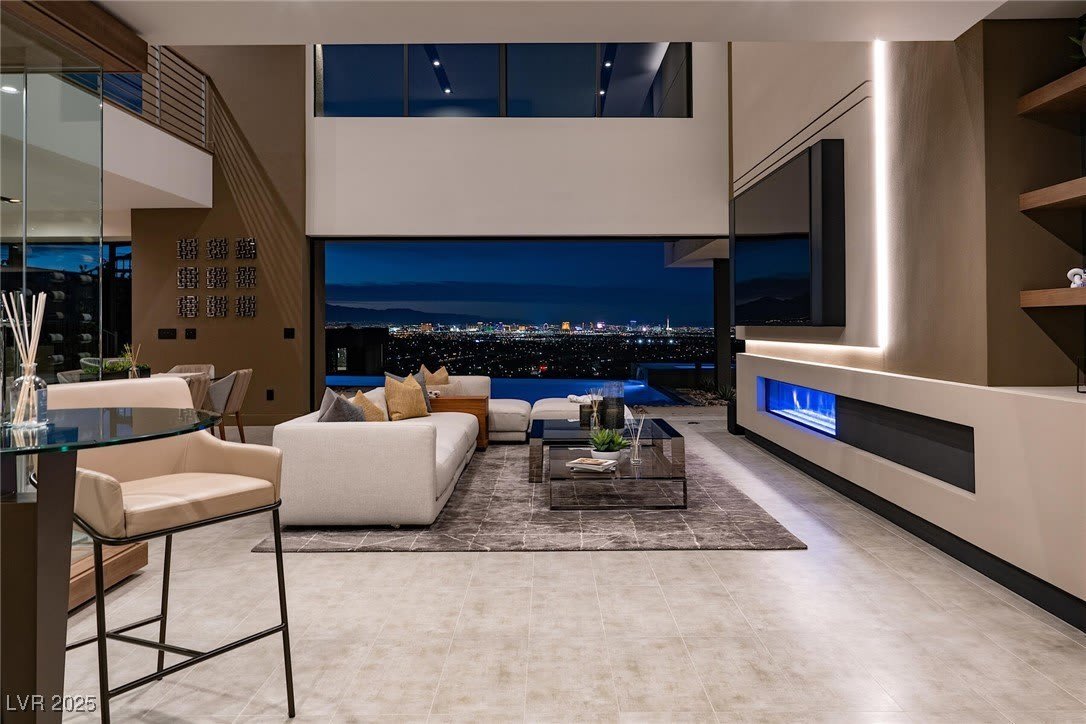 810 Dragons Eye Drive