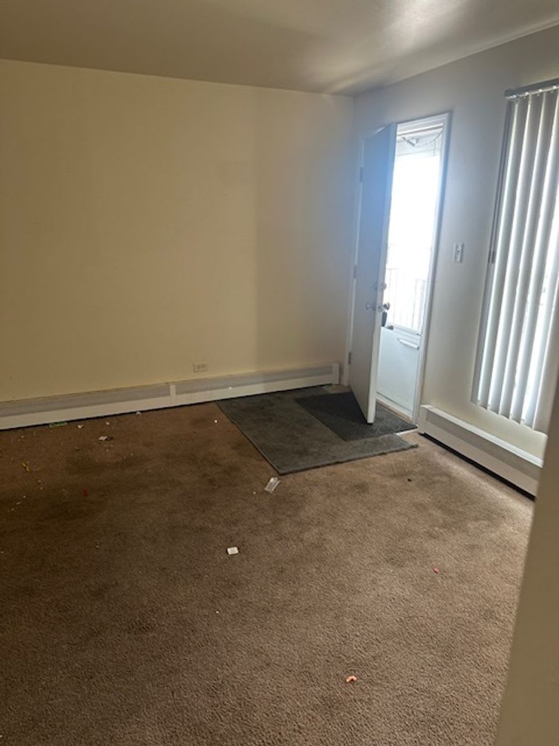 2 bedroom apartment in Downers Grove available now.