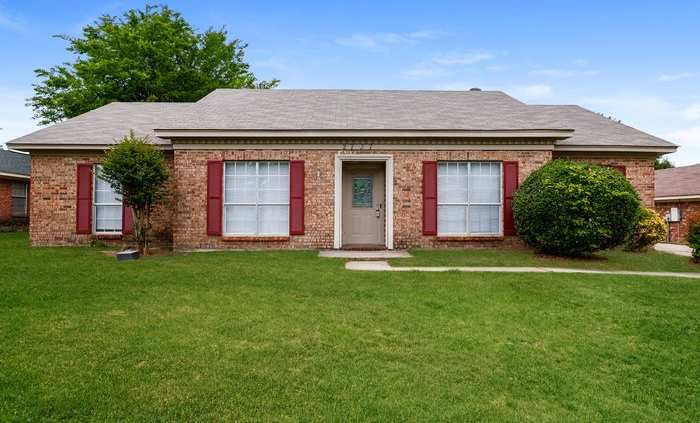 2737 West Aberdeen Drive