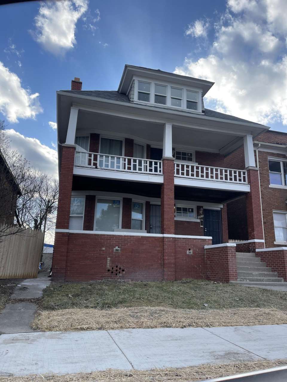 1561 W Grand Boulevard