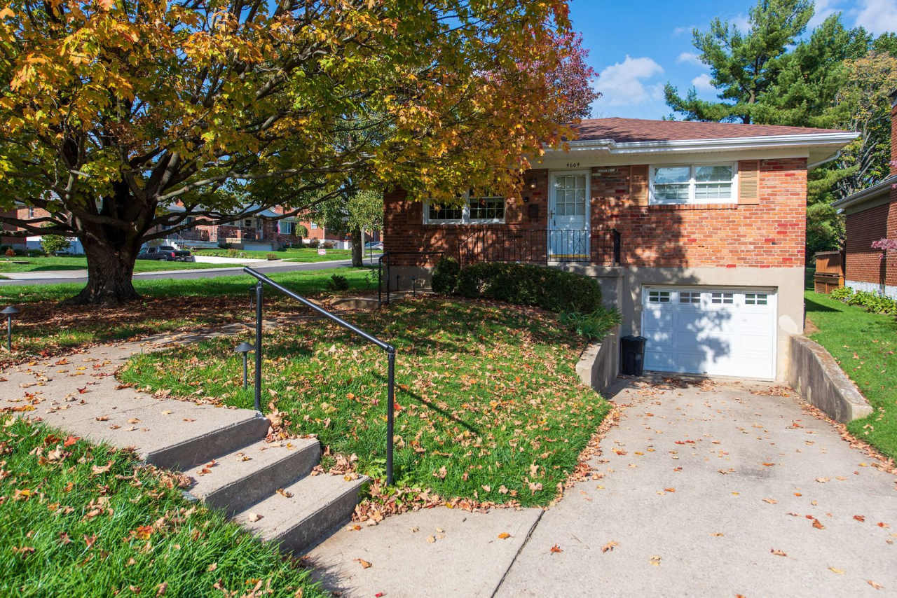 KENWOOD - Wow! Meticulous 2 Bed brick Ranch in Indian Hill School District