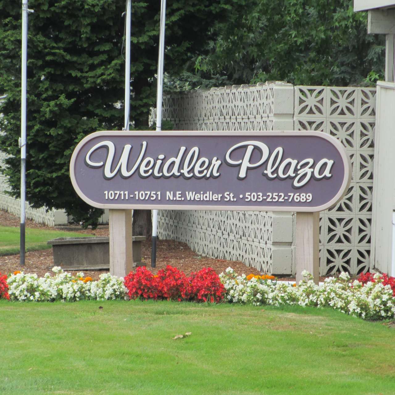 Weidler Plaza