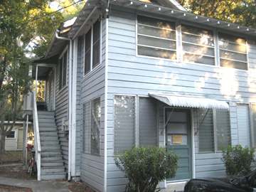 2 Bed/1 Bath Duplex Close to Campus on NW 11th Street