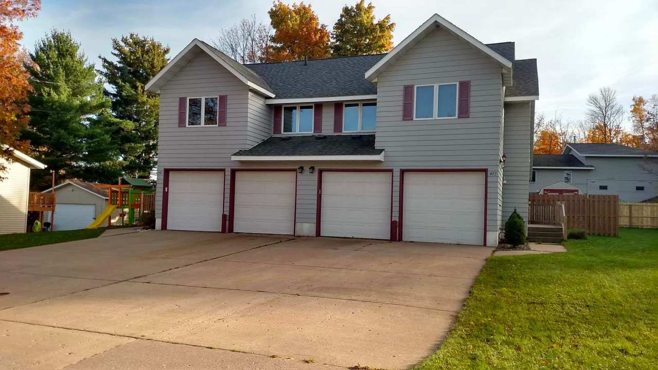 Spacious 3BD, 2.5BA Half-Duplex with Bonus Loft Space and Yard