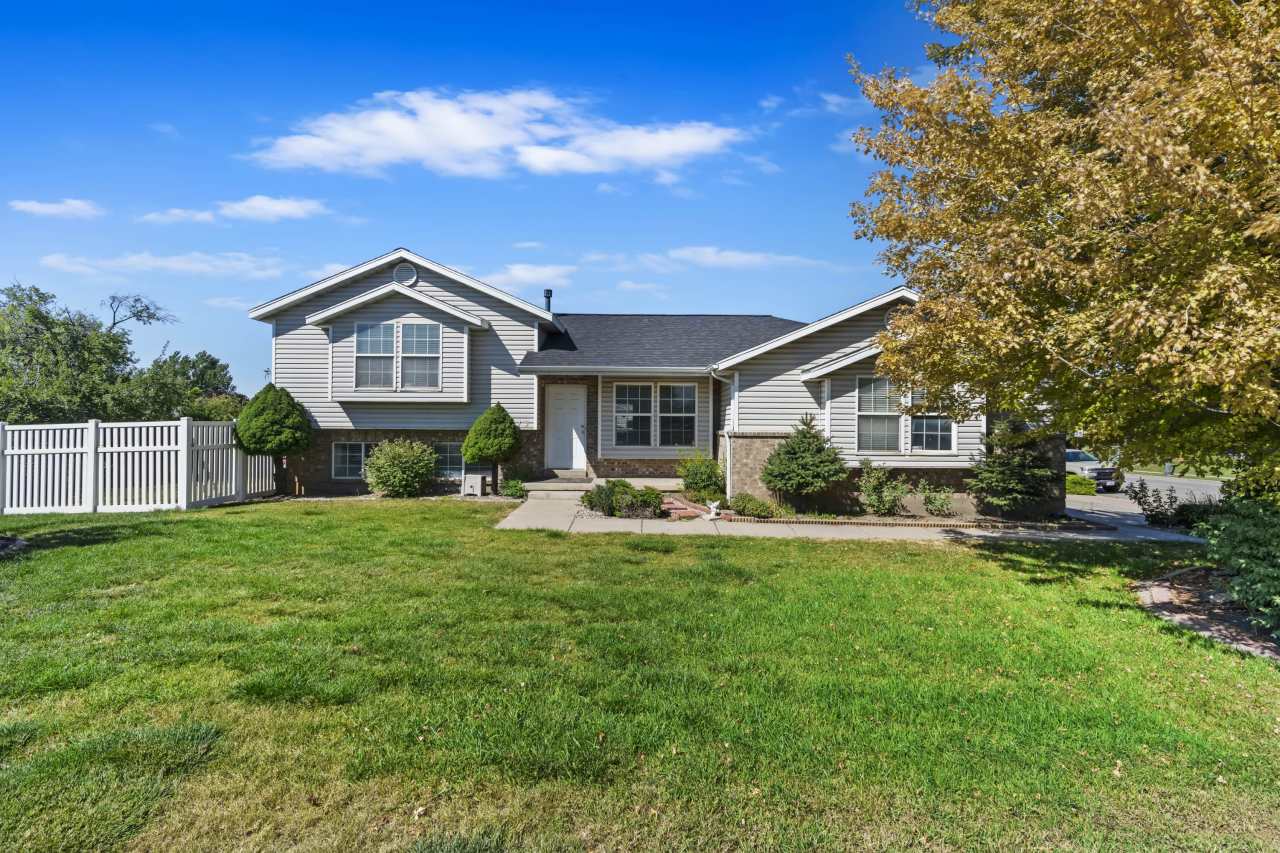 1613 North 2000 West