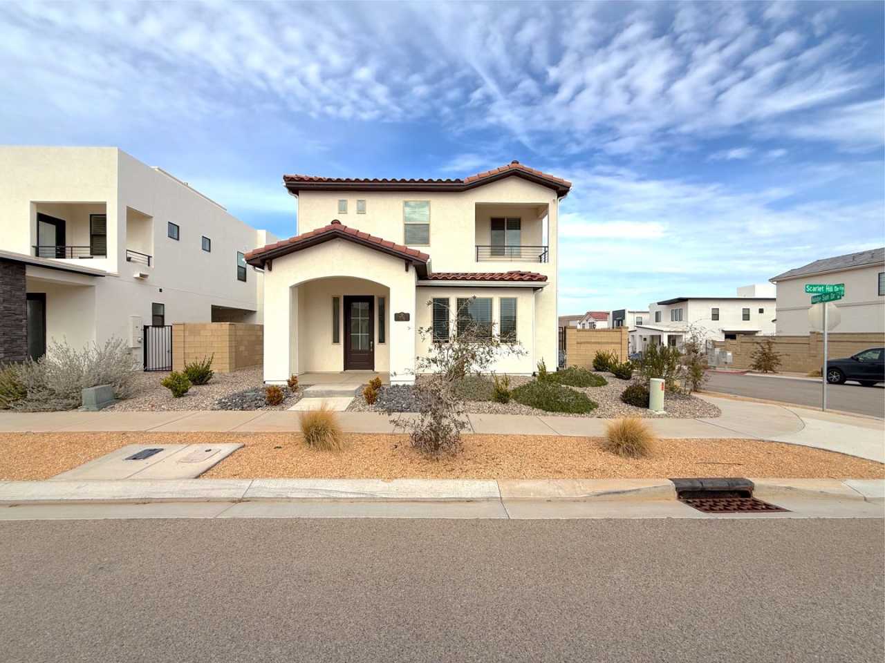 Desert Color Home 3 bd, 2.5 bt, Extra Large 2 Car Garage Home
