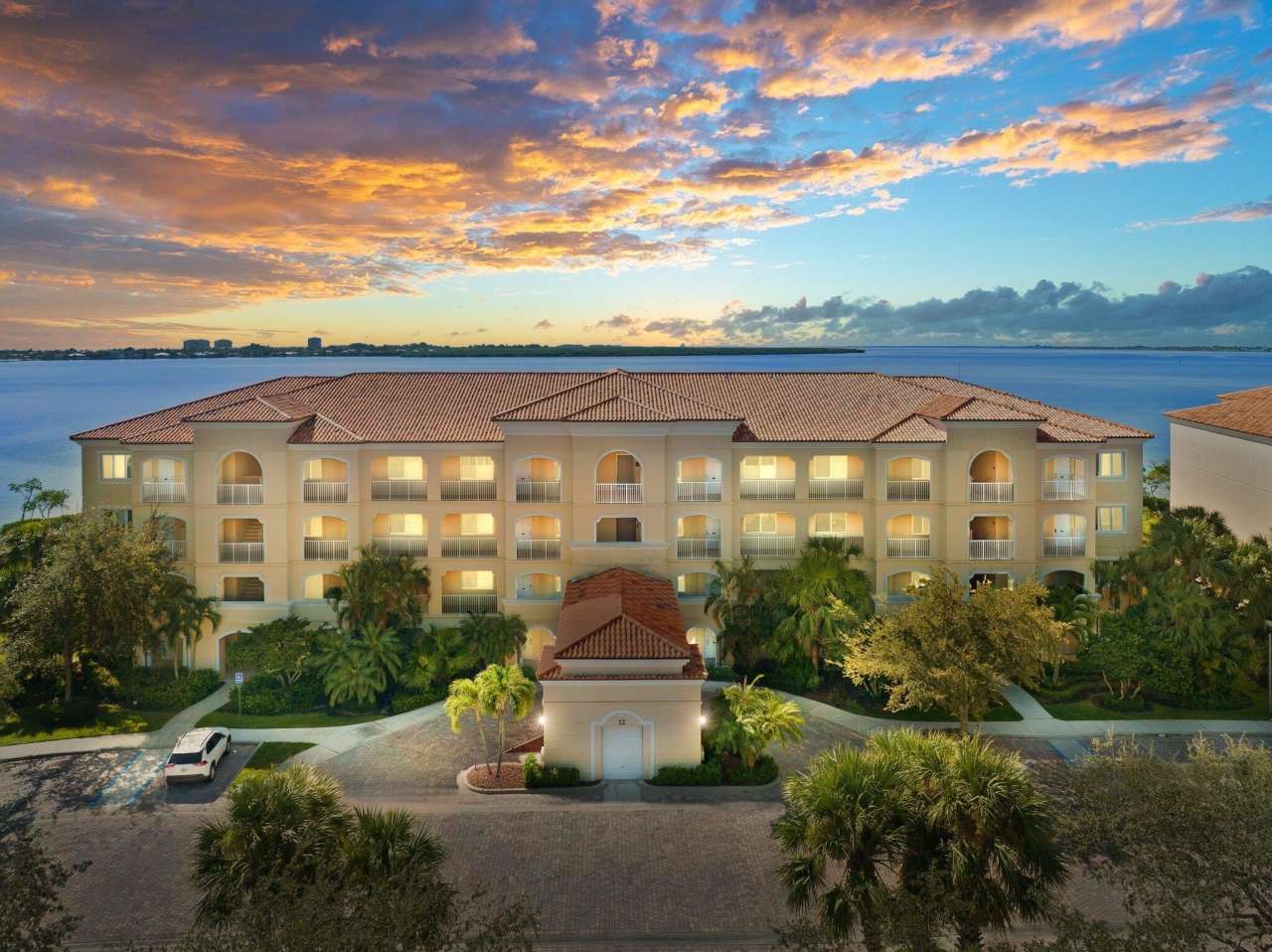 22 Harbour Isle Drive W