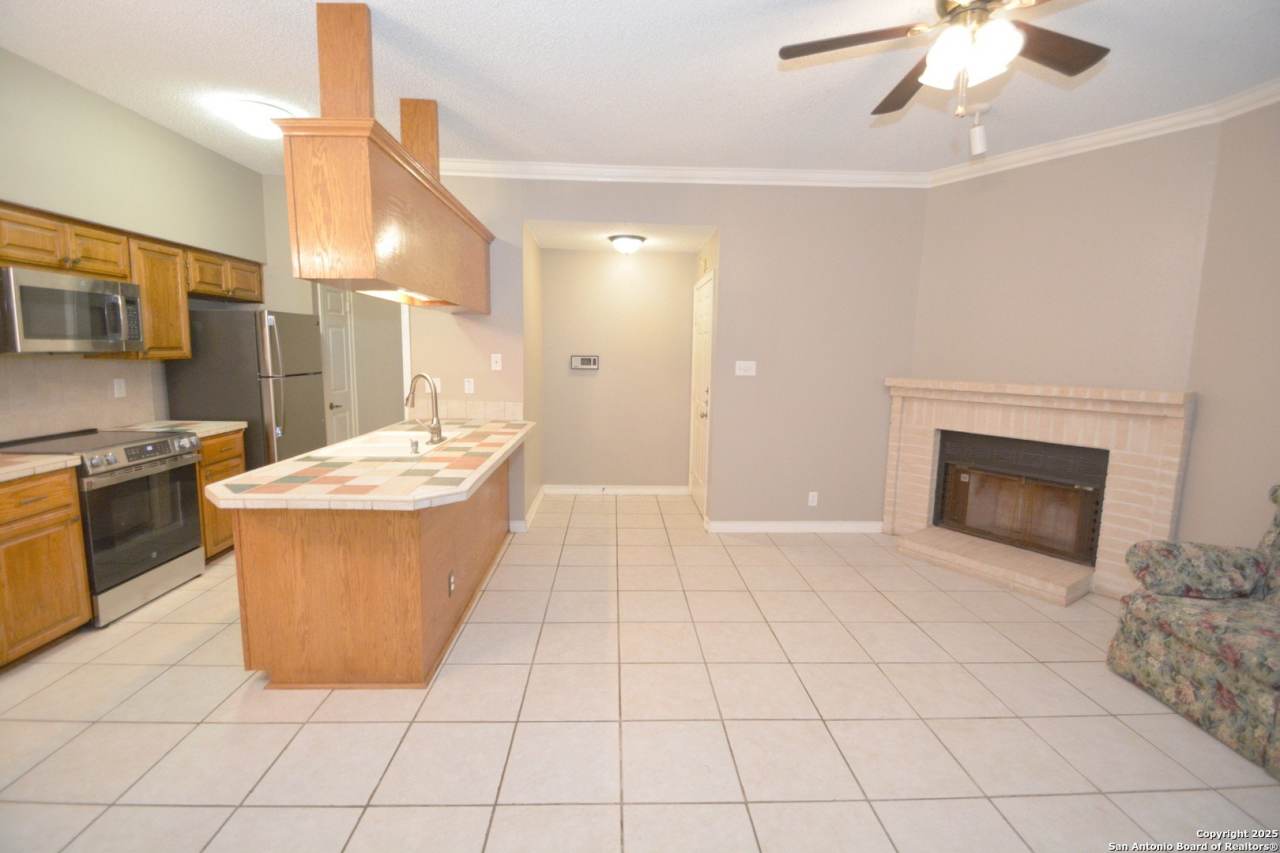 12446 Starcrest unit: 403