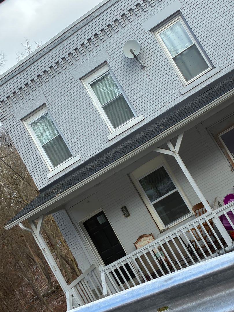 2 Bed 2 Bath Located on Balsam! Ac and Laundry!