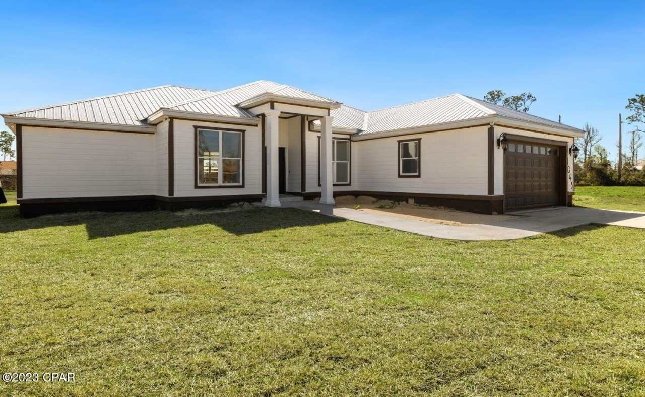 1043 Plantation Drive