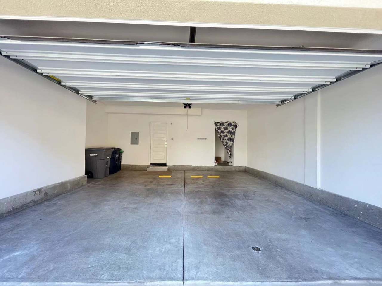 3 Bedroom home for leasing in Lake Forest