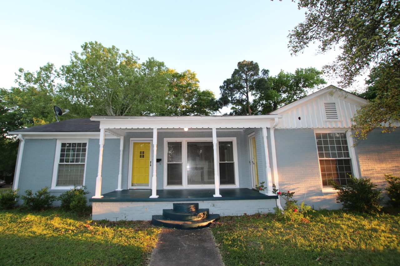 Available-Adorable Large 3 bedroom Home near Downtown!