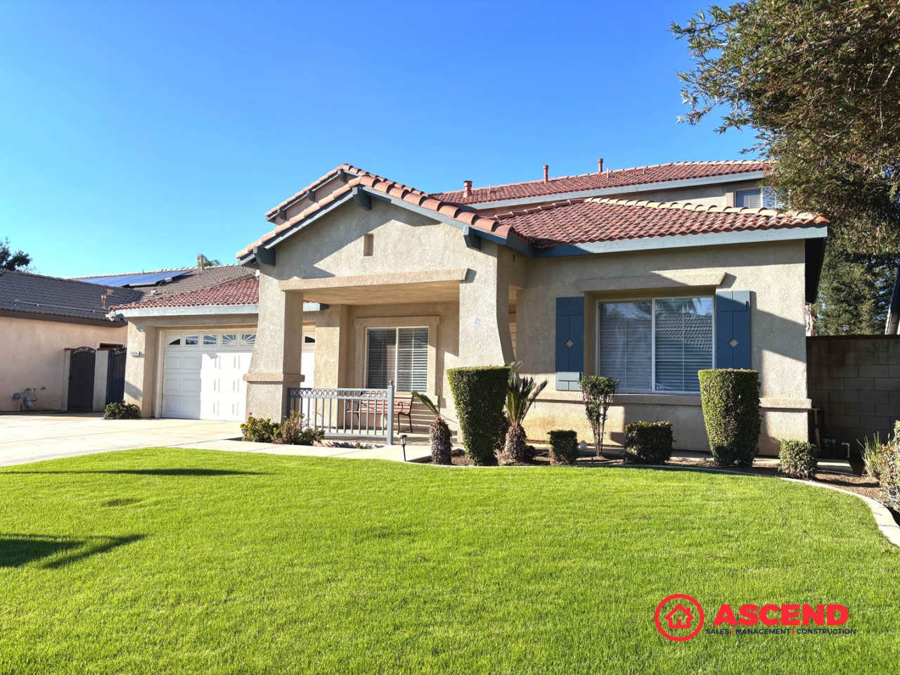 Lovely 5 Bedroom Home In River Oaks Area!