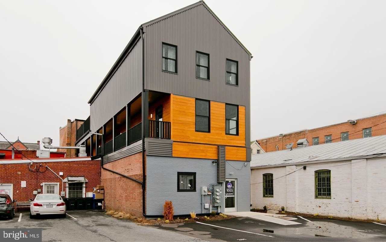 160 N LOUDOUN Street unit: 202