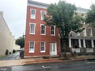 425 N MARKET Street unit: 1