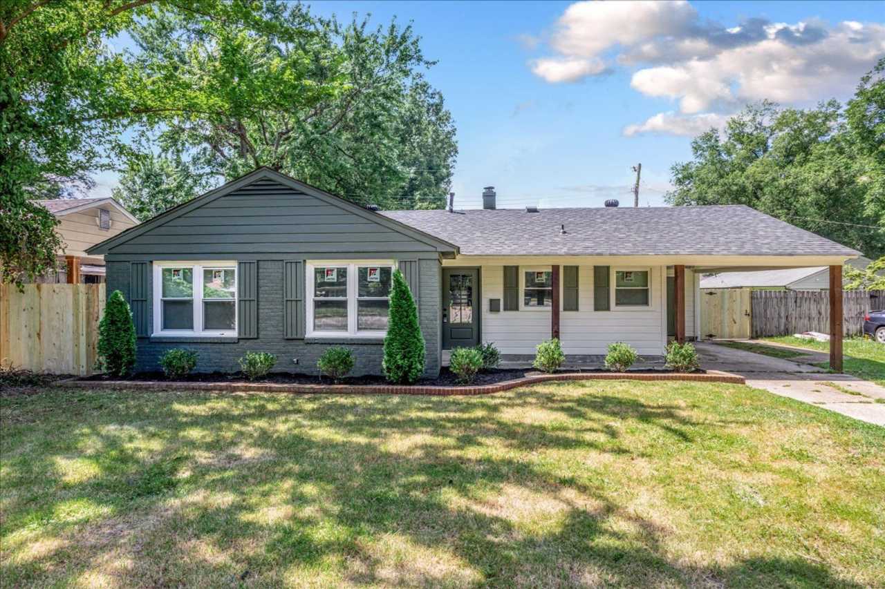Bright, Comfortable 3BR/2BA Home in East Memphis — 1,400 Sq Ft!