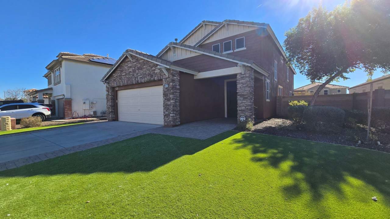 Wonderful and very Spacious SOLAR home in Tartesso, away from the hustle and bustle of the city!