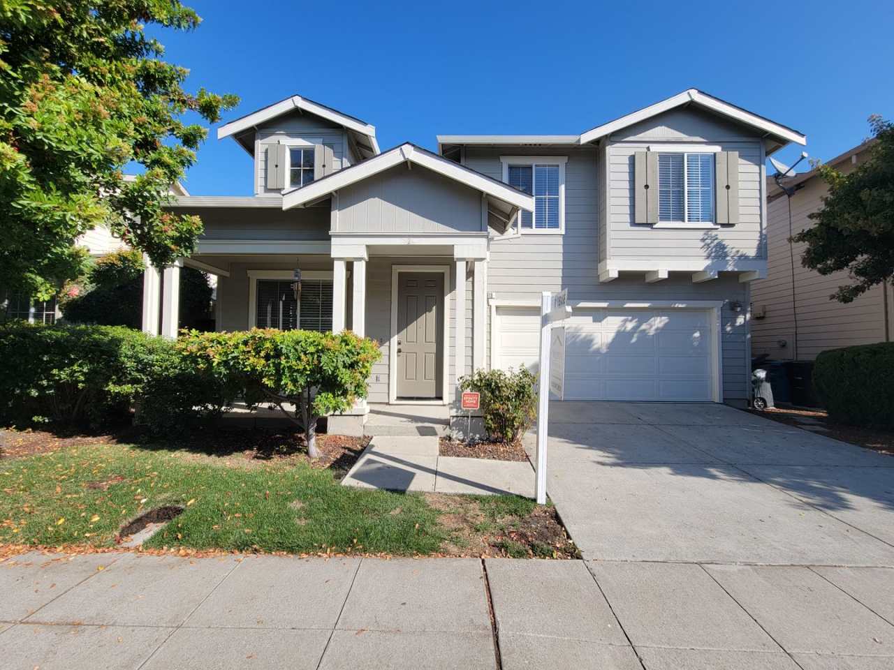 Large Single Family Home in Desirable University Square Neighborhood!