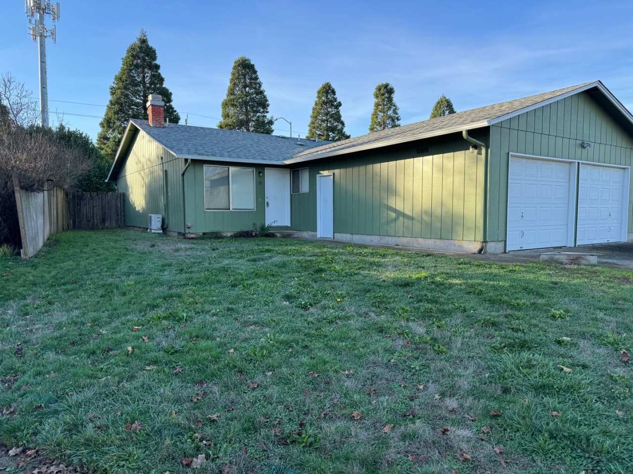 Large single level 2 bedroom 1 bath duplex in Springfield! MOVE IN SPECIAL!