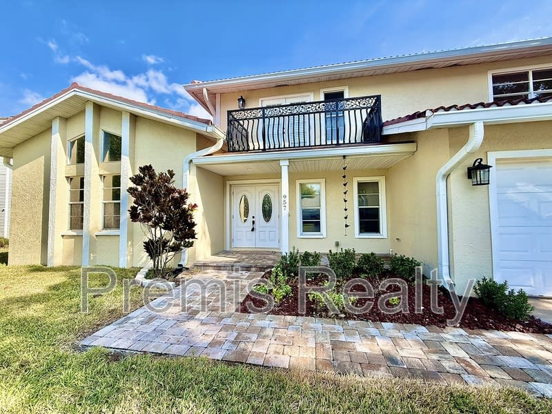 957 Weathersfield Drive