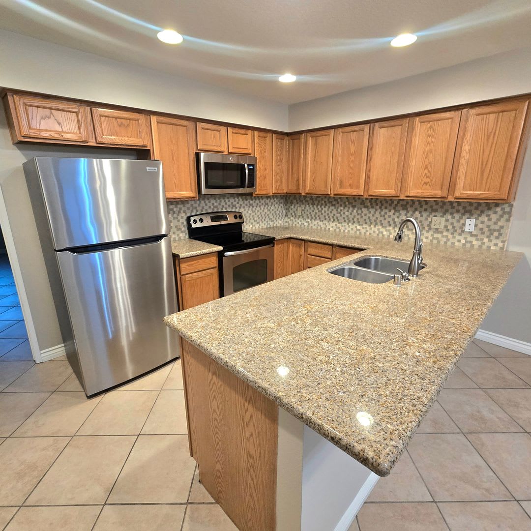 2 bedroom with GARAGE in the HEART of Westlake Village!