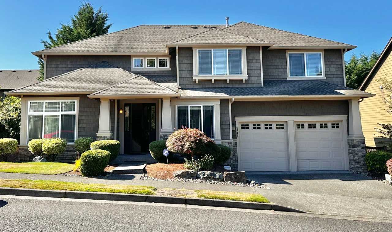 Modern 4BR Home in Redmond with Spacious Layout