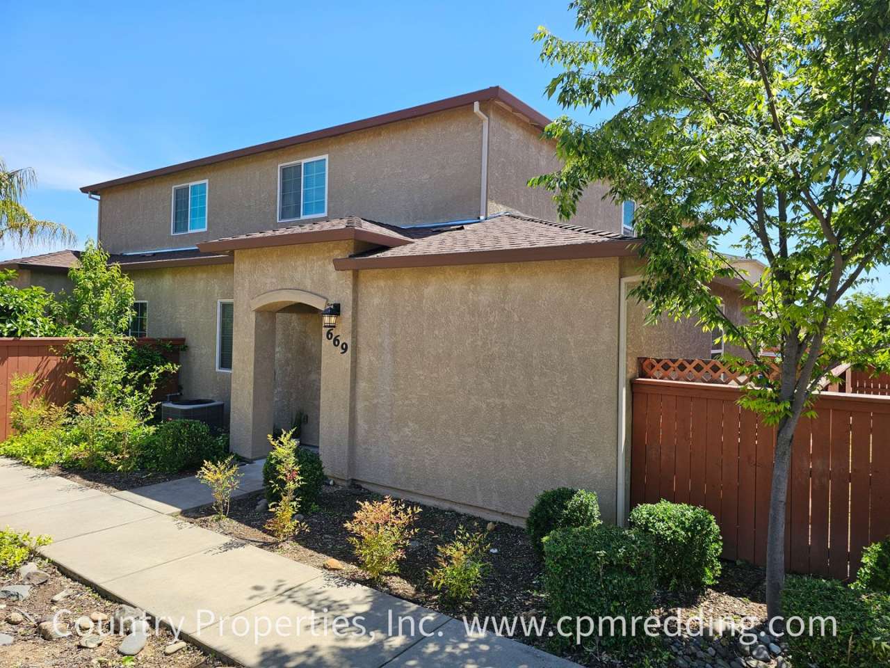 Spacious 5 Bedroom in the Heart of Redding!