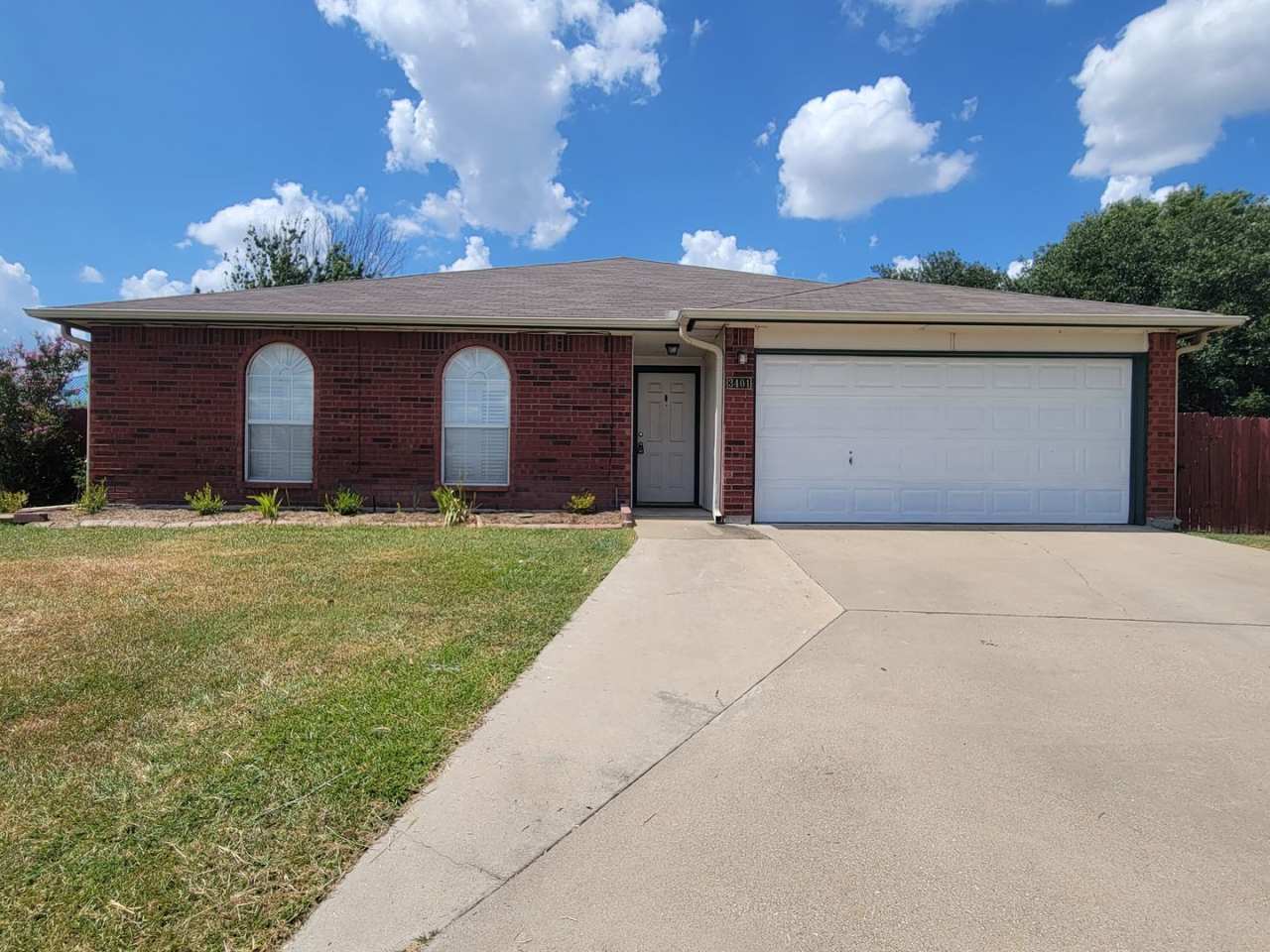 4 Bedroom, 2 Bathroom House in Killeen with beautiful LVP flooring throughout!