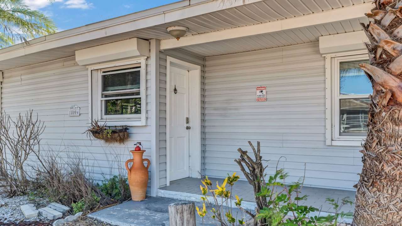 Charming 2br/2ba home in Redington Shores!